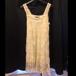 sleeveless lace dress